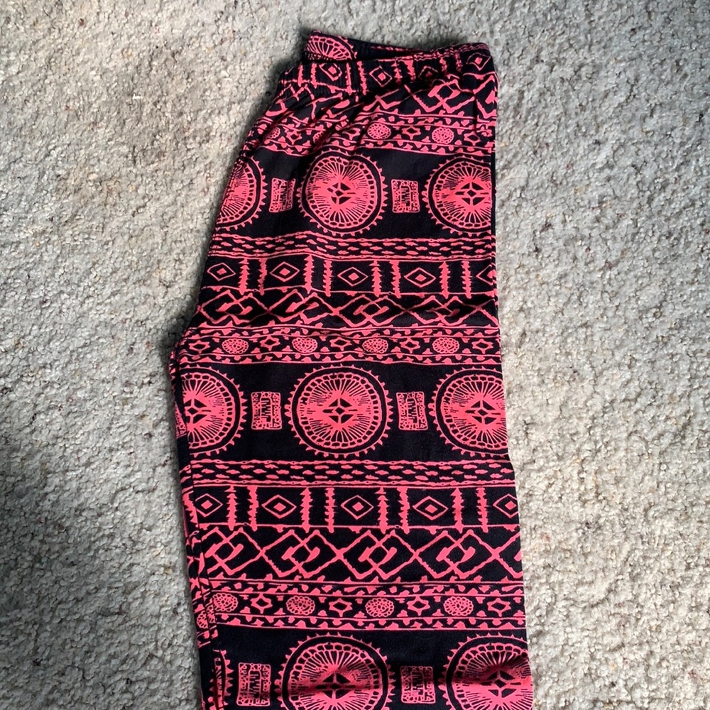 Tribal pattern leggings
